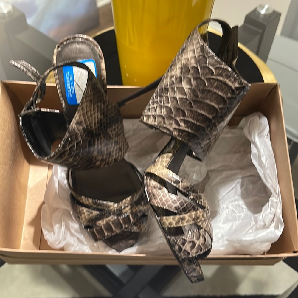 NWOB Steve Madden strappy heel